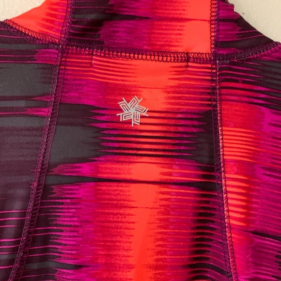 Stunning Vivid Multicolor Tek Gear DryTek Half Zip Pullover Size M - Picture 8 of 8